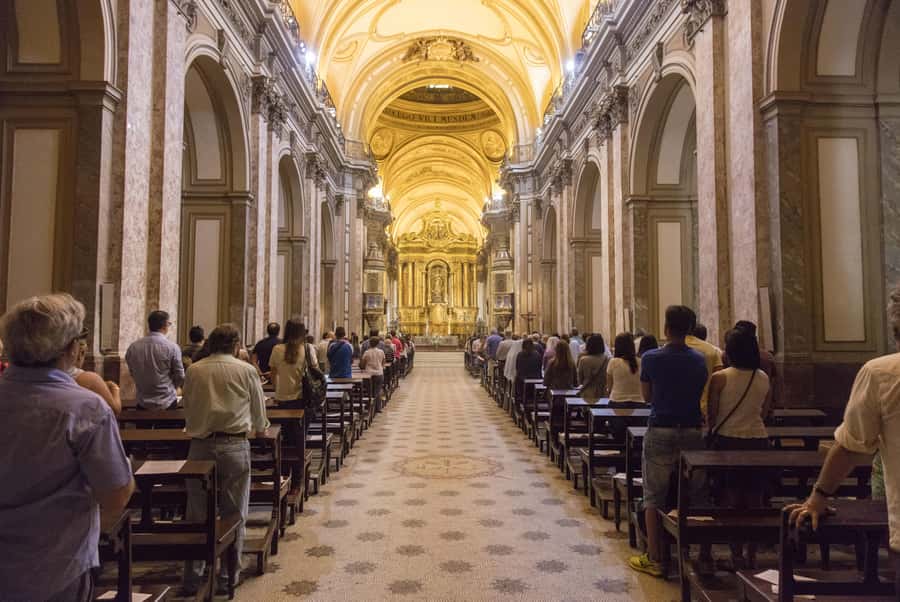 100% History and architecture of Buenos Aires - Starting at Plaza de Mayo and the Pyramid