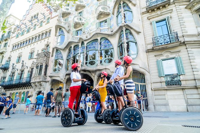 2,5h Barcelona Gaudí Segway Tour - The return through Born and Santa Maria del Mar
