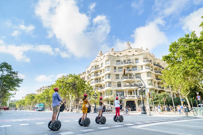 2,5h Barcelona Gaudí Segway Tour - Eixample and Passeig de Gràcia