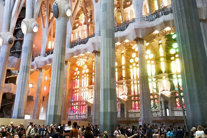2-Day Tour: Gaudi & Sagrada Familia + Montserrat & Winery - Lunch in the Penedès Valley