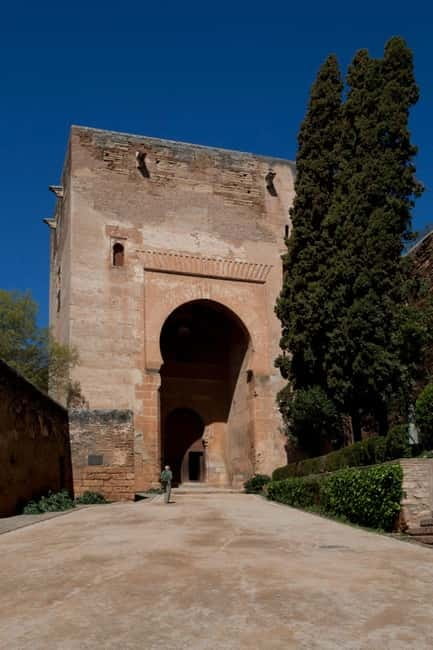 Alhambra Surroundings: History, Architecture and Legends - Inlay work and the final Nasrid note