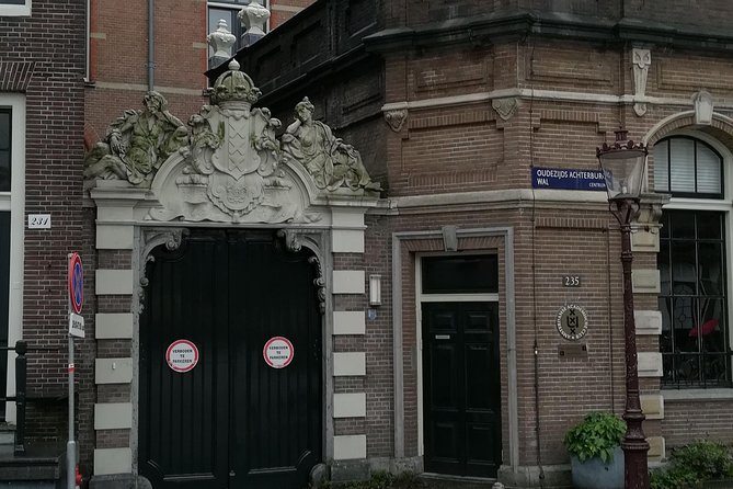 Amsterdam Walking Tour. All about History, Architecture, Traditions & Anecdotes. - Medicine, botany, and free-thinking traditions