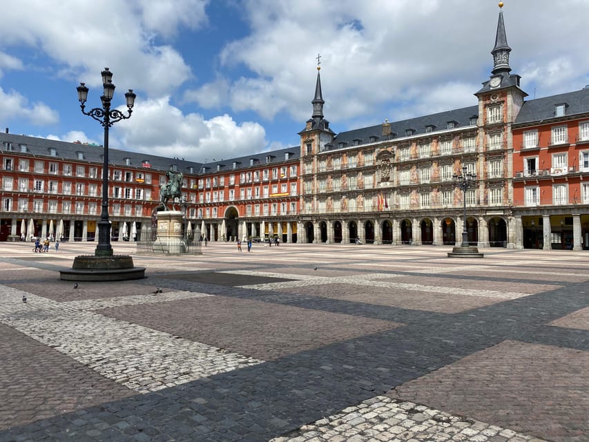 Architecture Tour: Old Historic Madrid with an architect - Starting at the Royal Theater