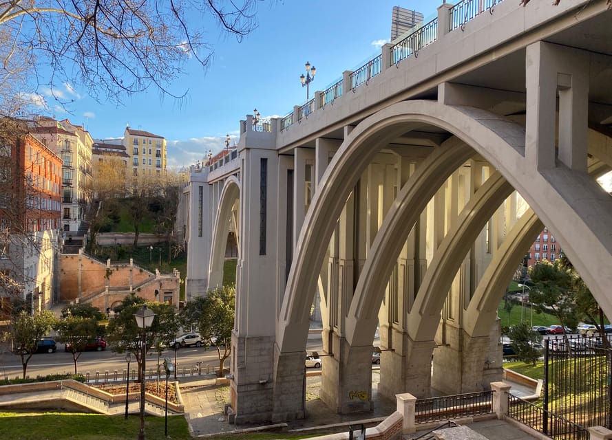 Architecture Tour: Old Historic Madrid with an architect - Price, group size, and practical value