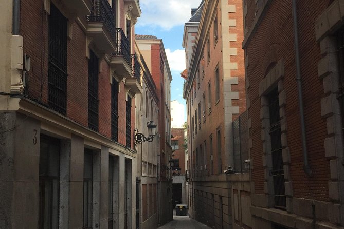 Architour through Lavapiés and Rastro with an architect - El Pavón and Madrid’s Art Deco details