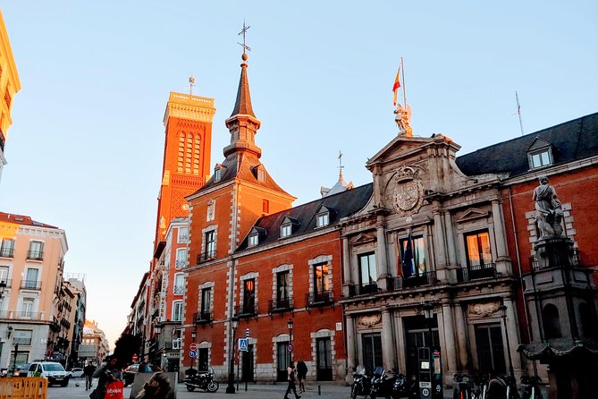 Architour through Lavapiés and Rastro with an architect - Plaza de Lavapiés: the neighborhood in one square