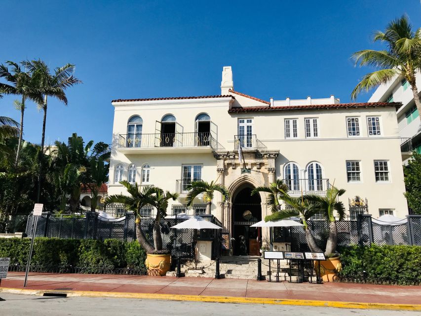 Art Deco Tour of South Beach in French - Miami Beach’s official buildings and the stamp of the past