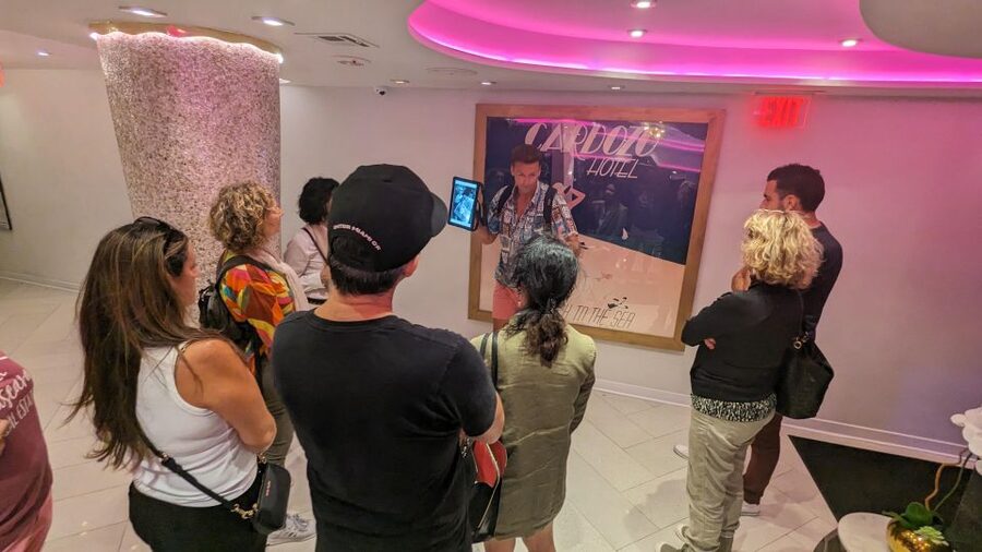 Award-winning Art Deco & History Walking Tour - Damian’s guiding style and the tour’s pace