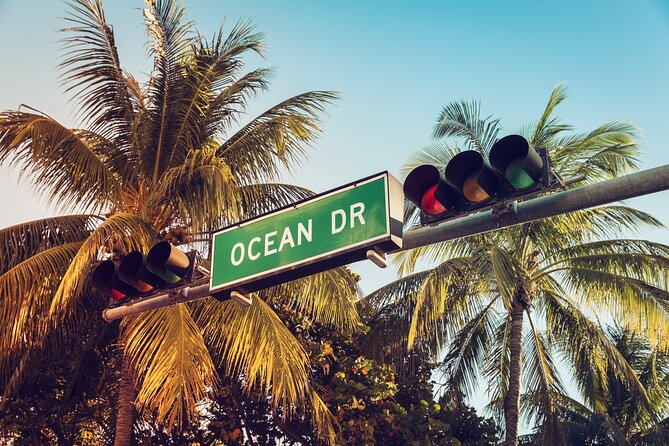 Award-winning Art Deco & History Walking Tour in Miami Beach - Collins Avenue and the shift from façades to context
