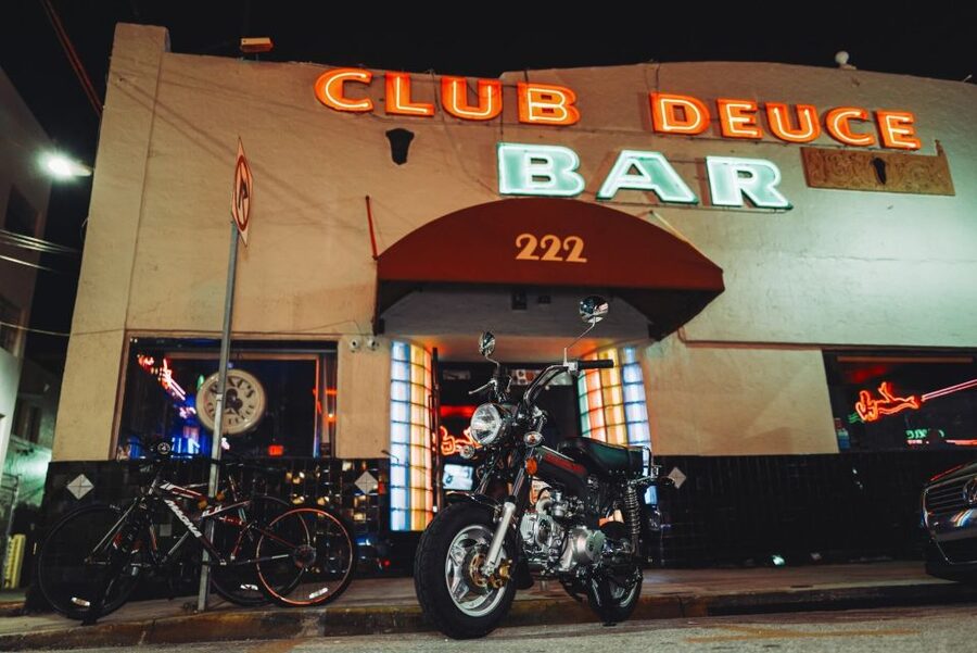 Award-winning Art Deco & Neon Lights Walking Tour - Behind hotel lobbies and through unusual spaces