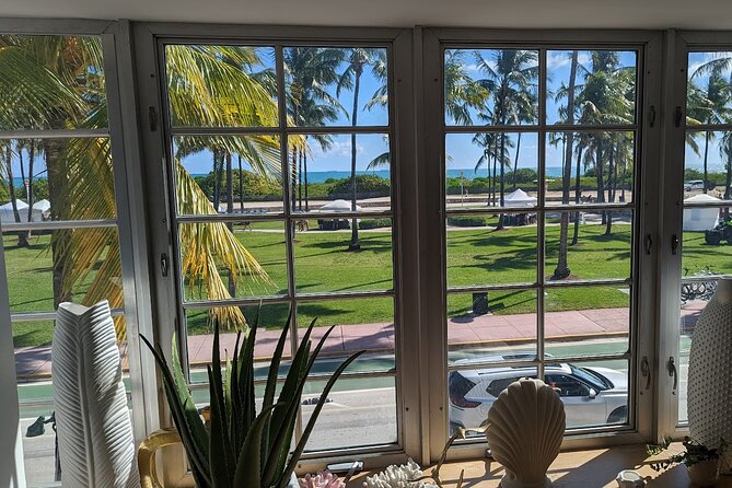 Award-winning Art Deco & Neon Lights Walking Tour in Miami Beach - Key points at a glance