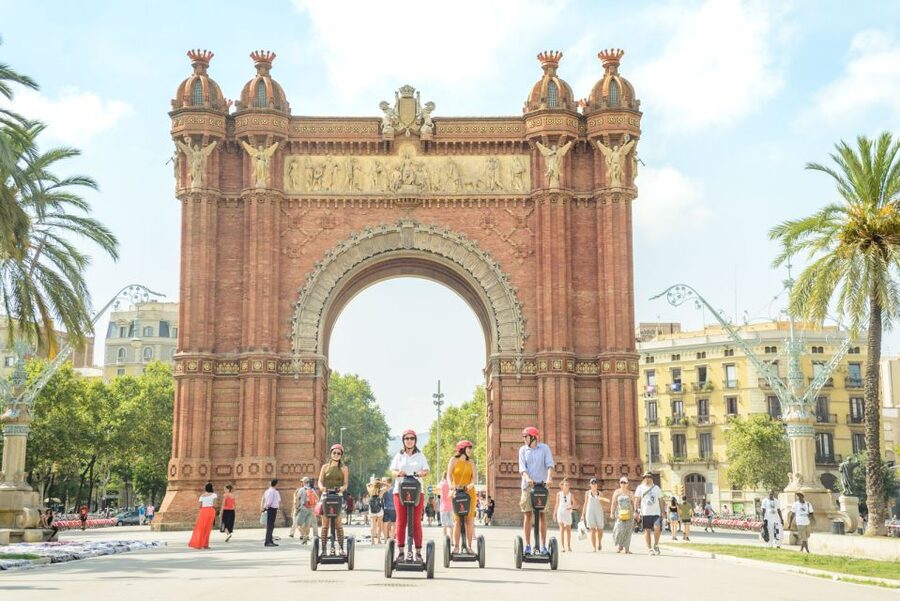 Barcelona: 2,5hr Art of Gaudí Segway Tour - Ciutadella Park and the Castell dels Tres Dragons