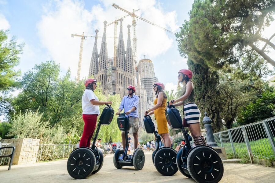 Barcelona: 2,5hr Art of Gaudí Segway Tour - Passeig de Gracia and Barcelona’s Modernisme competition