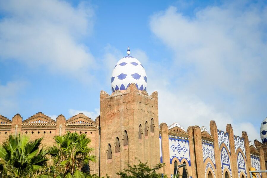 Barcelona: 2,5hr Art of Gaudí Segway Tour - Casa Milà, or La Pedrera, from the street