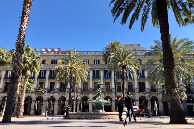 Barcelona 3-hour Bike or E-Bike Tour: Gaudí By Bike - Arc de Triomf, Casa Amatller, and two city parks