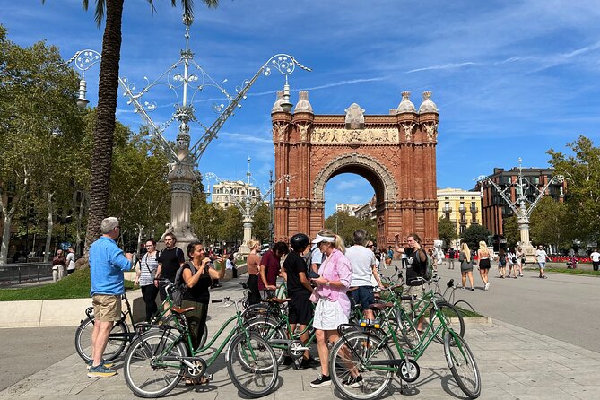 Barcelona 3-hour Bike or E-Bike Tour: Gaudí By Bike - What the guides add to the ride