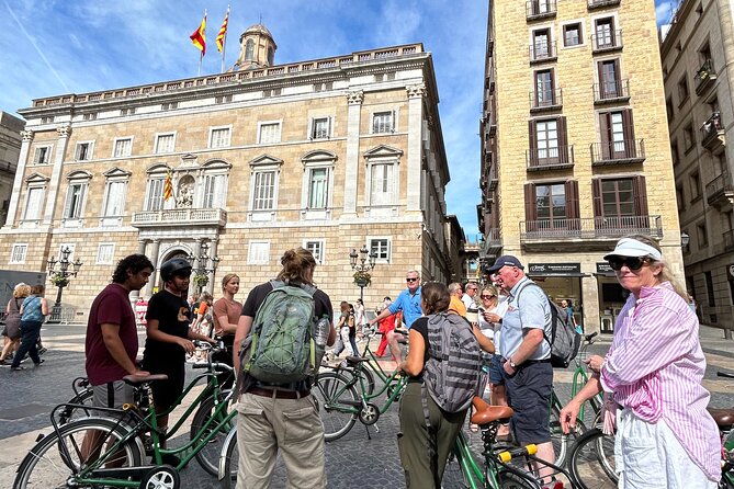 Barcelona 3-hour Bike or E-Bike Tour: Gaudí By Bike - Gothic Quarter architecture in short, useful stops