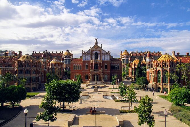 Barcelona Architecture Walking Tour With Casa Batlló Upgrade - Passeig de Gràcia and the block of rival masterpieces