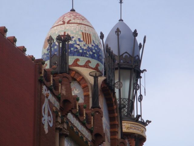 Barcelona: Art Nouveau & Gaudí Tour - What the 3.5-hour pace feels like