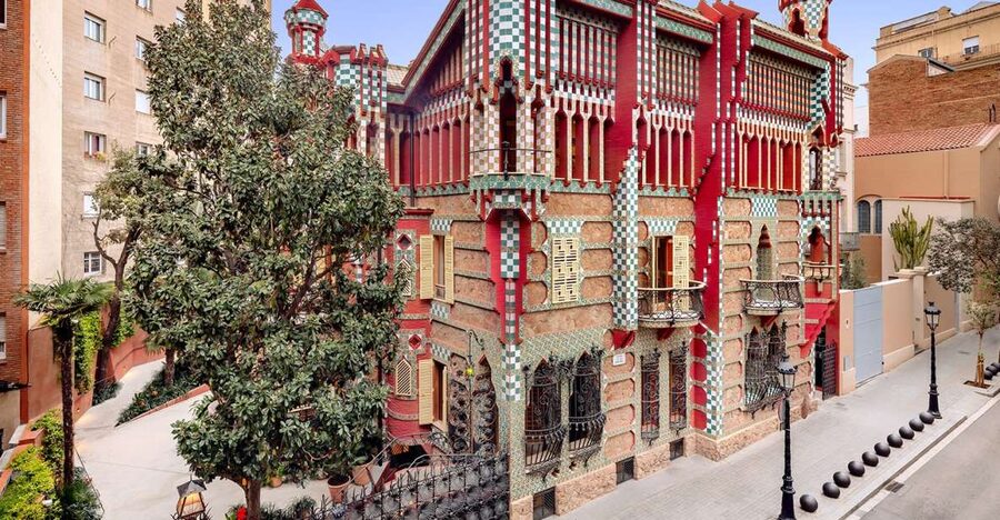 Barcelona: Casa Vicens, Pedrera, and Casa Batlló Guided Tour - Walking through Gràcia, about 20 minutes