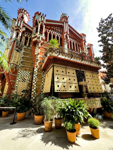 Barcelona: Discover Gaudí, Sagrada Familia, and Park Güell - The transfer that keeps the schedule together