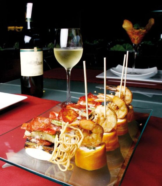 Barcelona: Evening Walking Tour in the Gaudi Area with Tapas - The reliability question