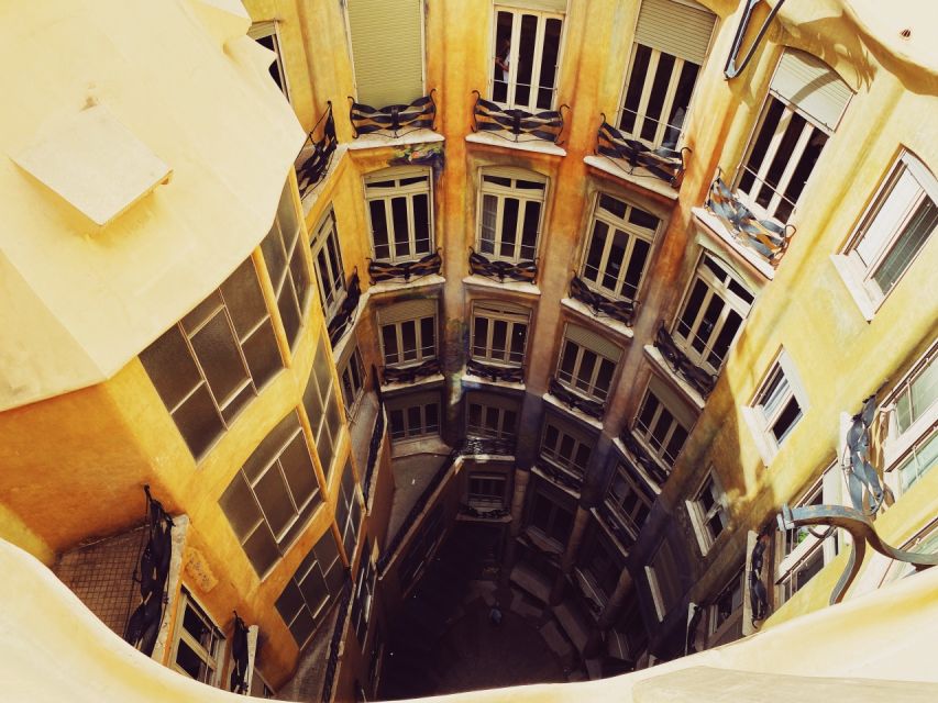 Barcelona: Exclusive Exploration of Gaudi's Masterpieces - Starting at the Sagrada Família