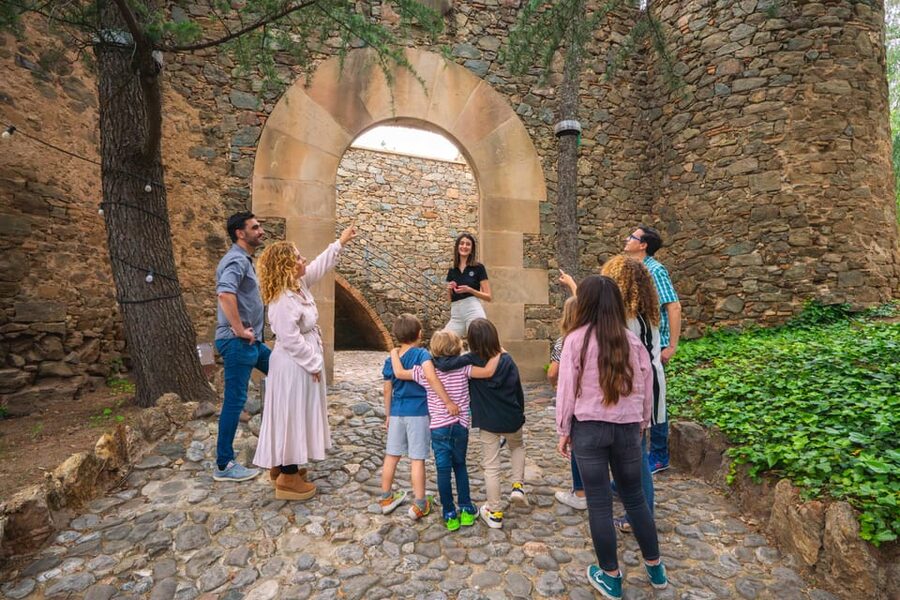 Barcelona: Exploring Gaudí's Hidden Gem, Bellesguard Tower - Symbolism worth hearing about