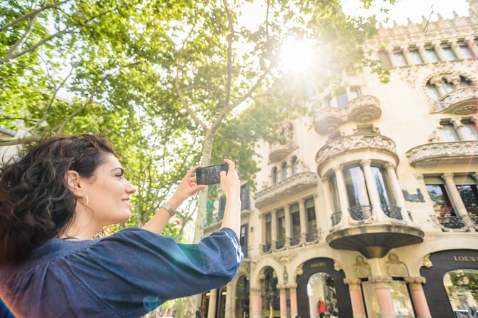 Barcelona Gaudi and Sagrada Familia Tour - What the low price really covers