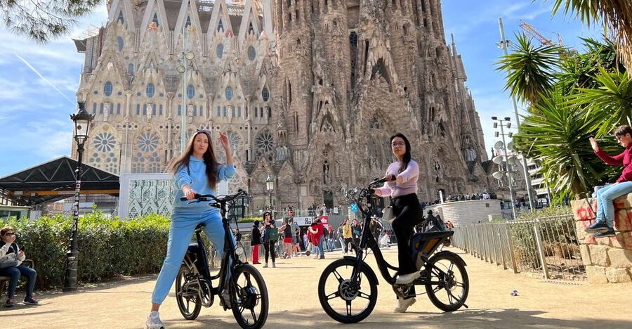 Barcelona: Gaudi Guided E-Bike Tour - Rolling along the Barcelona promenade