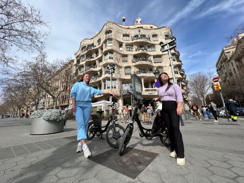 Barcelona: Gaudi Guided E-Bike Tour - Moving from the waterfront toward Gaudi’s Barcelona