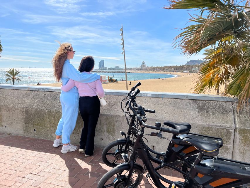 Barcelona: Gaudi Guided E-Bike Tour - The old town and harbor return