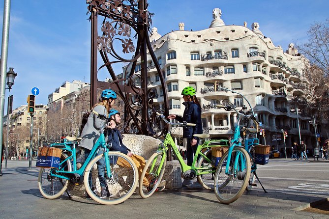 Barcelona Gaudi Guided Small Group E Bike Tour - Arc de Triomf and Parc de la Ciutadella