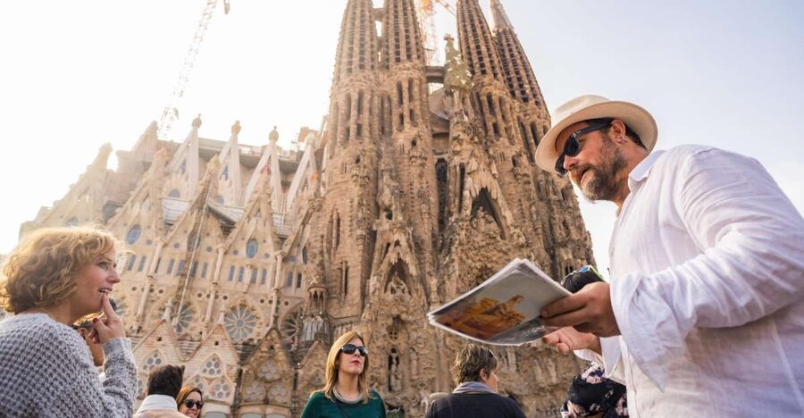 barcelona: Gaudi Highlights eBike tour - The Olympic waterfront and Vila Olímpica