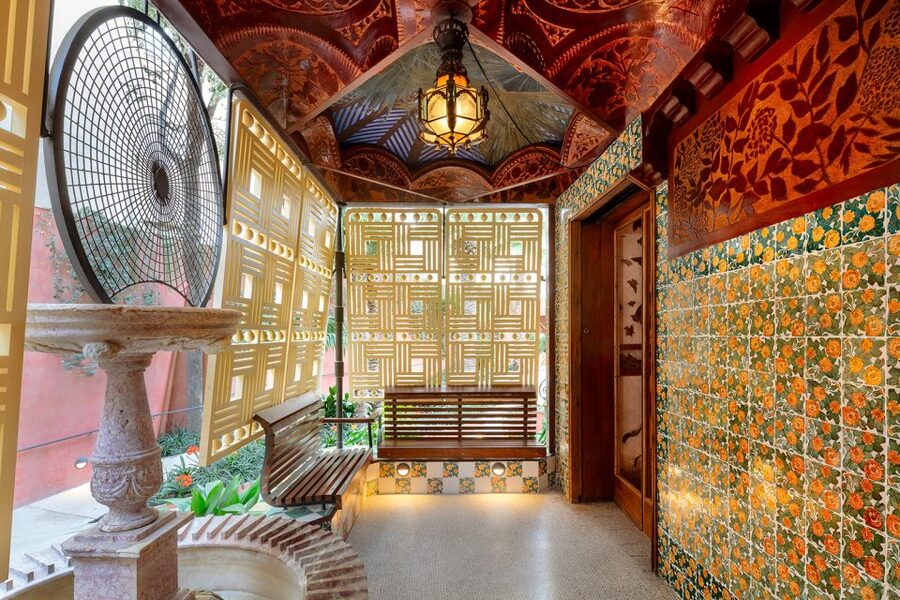 Barcelona: Gaudí Houses & Sagrada Familia Tour - What the $199 price really buys