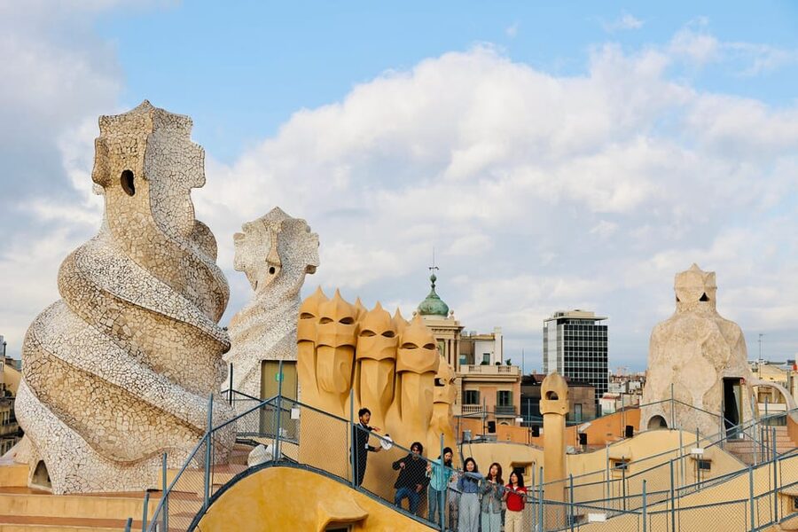 Barcelona: Gaudí Houses & Sagrada Familia Tour - Starting at Casa Vicens in Gràcia