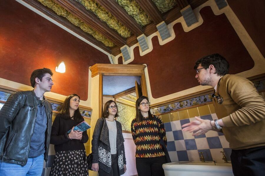 Barcelona: Gaudi's Casa Vicens Guided Tour - How the tour compares with an audio guide