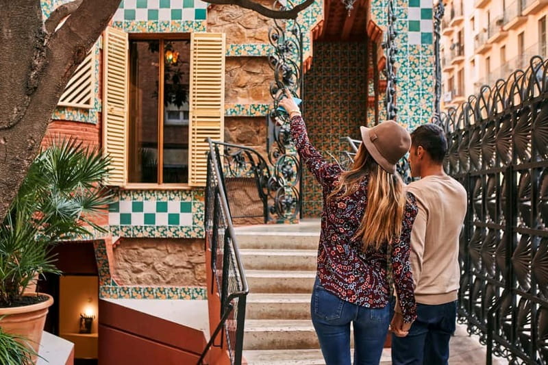 Barcelona: Gaudi's Casa Vicens Skip-the-Line Entrance Ticket - The garden gives you the right first look