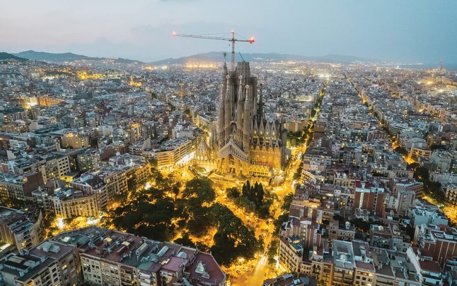 Barcelona: Gaudí Sightseeing Guided Segway Tour - Sagrada Família from the outside