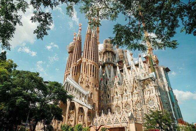 Barcelona: Gaudí, Tapa, Drink & Hidden Architectural Gems - El Nacional and Barcelona’s food culture