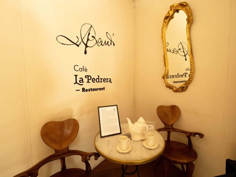 Barcelona: Gaudi Tapas & Wine Tasting Small Group Tour - Passeig de Gracia and the Eixample plan