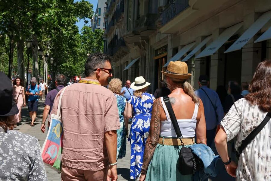 Barcelona: Gaudi Tapas & Wine Tasting Small Group Tour - Casa Mila, La Pedrera, and the evening finish