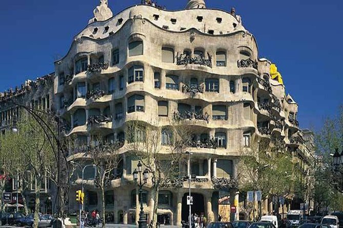 Barcelona Gaudi Tour: Sagrada Familia, Casa Batllo & Casa Mila - La Pedrera, where the building keeps moving
