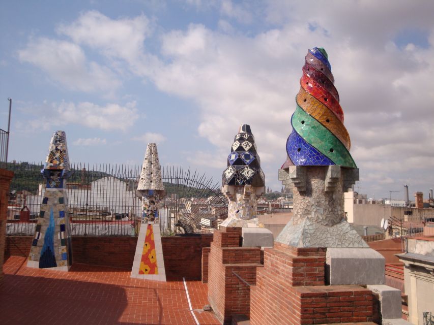Barcelona: German City Tour from Gaudí's Perspective - Seeing Gaudí as a changing artist