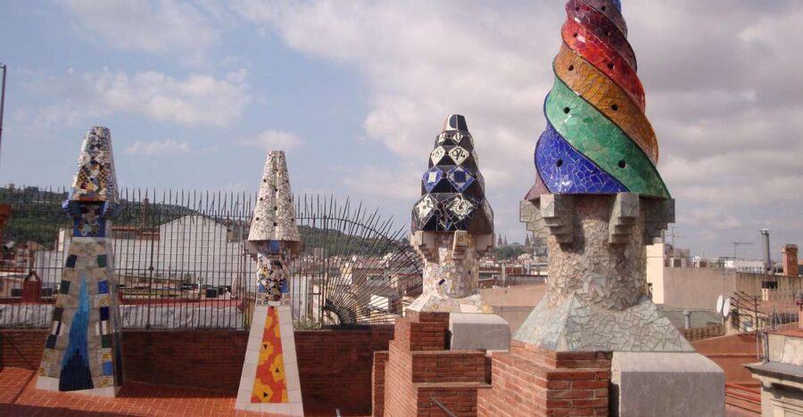Barcelona: German City Tour from Gaudí's Perspective - Who will get the most from this tour