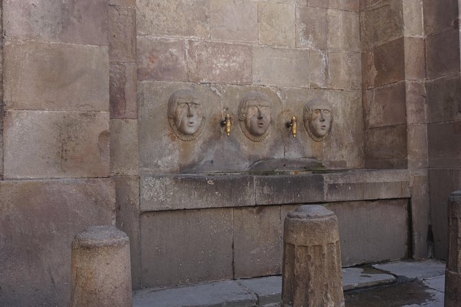Barcelona in One Day: Gaudí, Gothic Quarter &Tapas (Private Tour) - Plaça del Rei, Plaça Sant Jaume, and the Jewish Quarter
