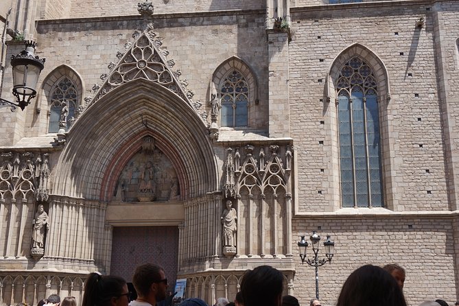 Barcelona in One Day: Gaudí, Gothic Quarter &Tapas (Private Tour) - Casa Batlló and La Pedrera along Passeig de Gràcia