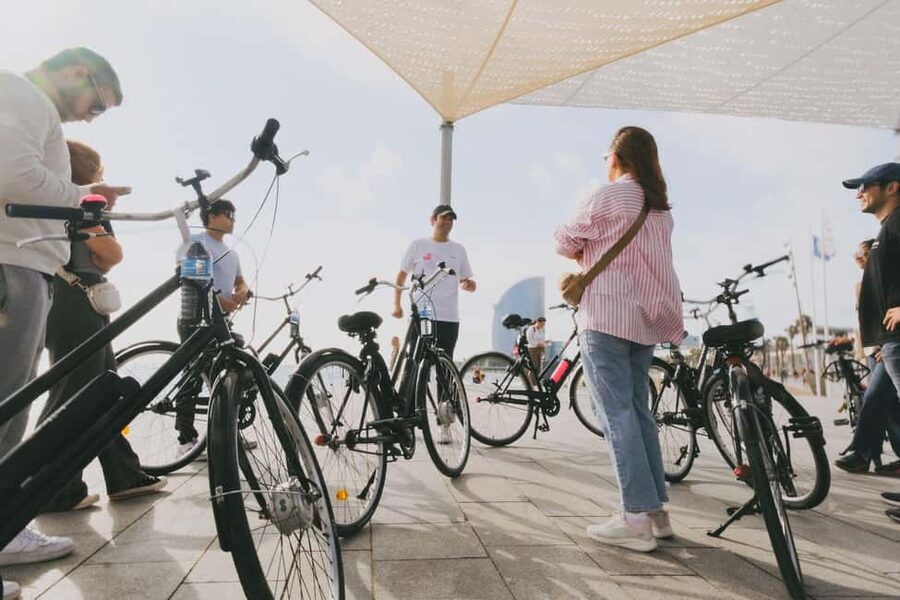 Barcelona Private E-Bike Tour (2.5h): Gaudí & City Stories - El Born, Santa Maria del Mar, and Ciutadella Park