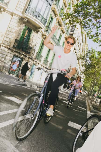 Barcelona Private E-Bike Tour (2.5h): Gaudí & City Stories - Arc de Triomf and the change to Gaudí’s Barcelona