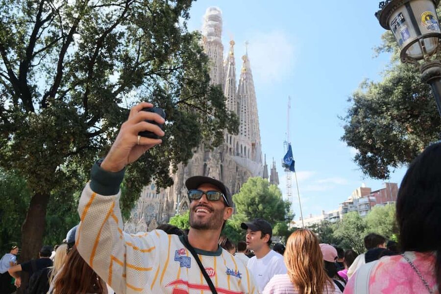 Barcelona Private E-Bike Tour (2.5h): Gaudí & City Stories - What the private group format is really worth